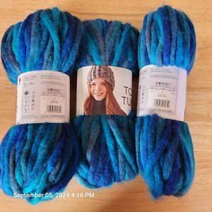Lion Brand Totally Tubular High Tide 3.5oz 87 yd Color 201 Lot 19200 Six in Lot